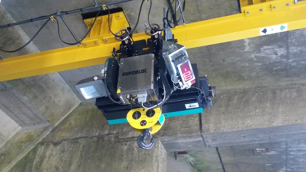 MEIJE installs VERLINDE EUROBLOC VT hoists for the renovation of 6 EDF hydroelectric dams on the River Maulde.